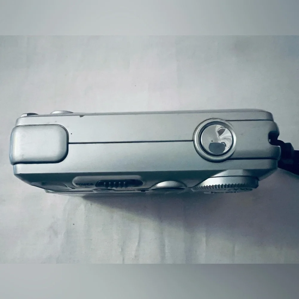 Fujifilm FinePix 2300 Digital Camera - Silver Not Working For Parts Or Repair